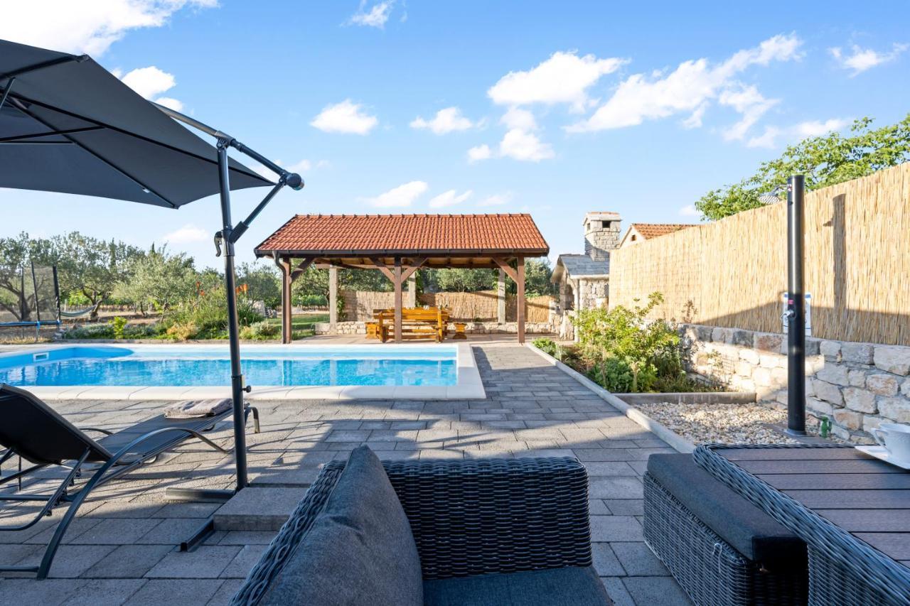 Olive Tree House With Jacuzzi, Wifi And 40M2 Pool Villa Siritovci ภายนอก รูปภาพ