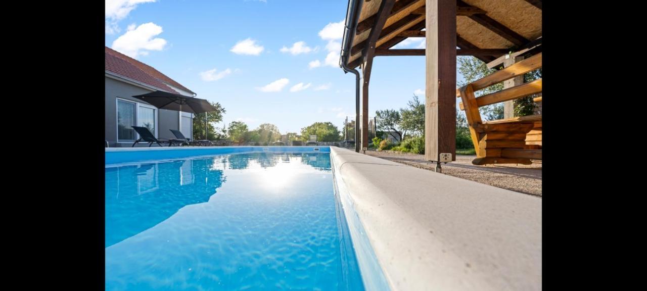 Olive Tree House With Jacuzzi, Wifi And 40M2 Pool Villa Siritovci ภายนอก รูปภาพ