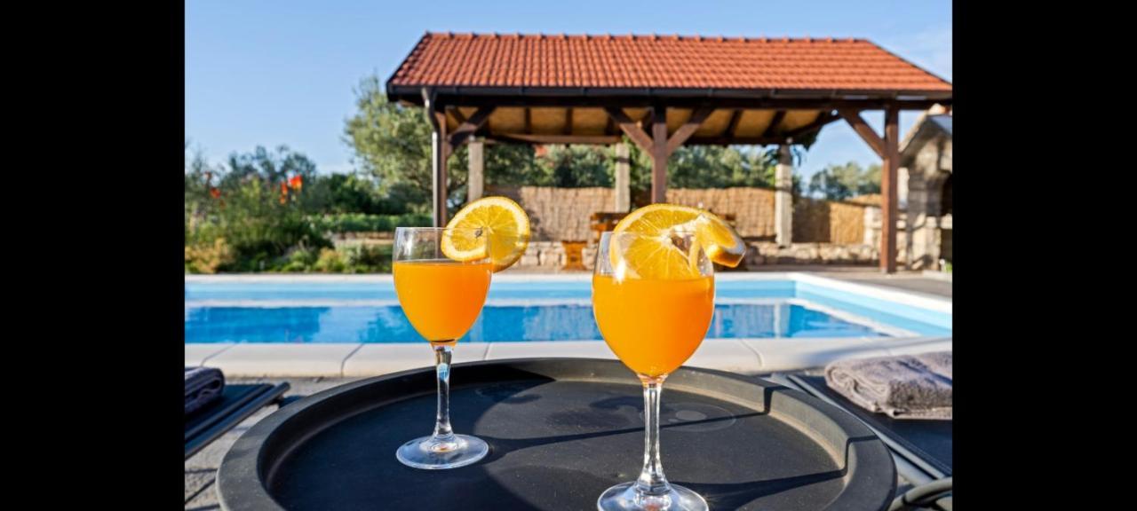 Olive Tree House With Jacuzzi, Wifi And 40M2 Pool Villa Siritovci ภายนอก รูปภาพ