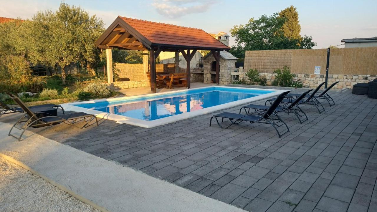 Olive Tree House With Jacuzzi, Wifi And 40M2 Pool Villa Siritovci ภายนอก รูปภาพ