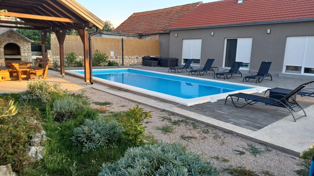 Olive Tree House With Jacuzzi, Wifi And 40M2 Pool Villa Siritovci ภายนอก รูปภาพ
