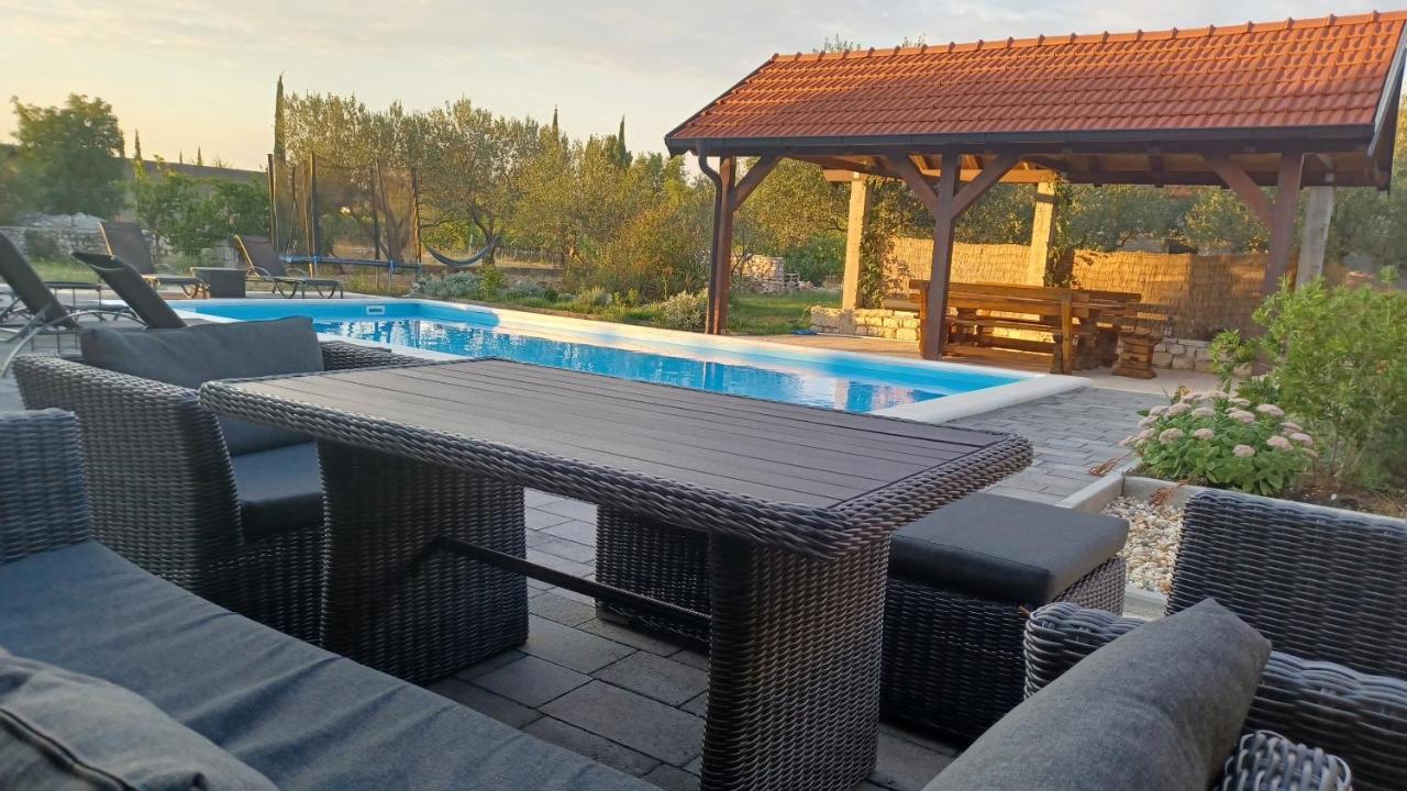 Olive Tree House With Jacuzzi, Wifi And 40M2 Pool Villa Siritovci ภายนอก รูปภาพ