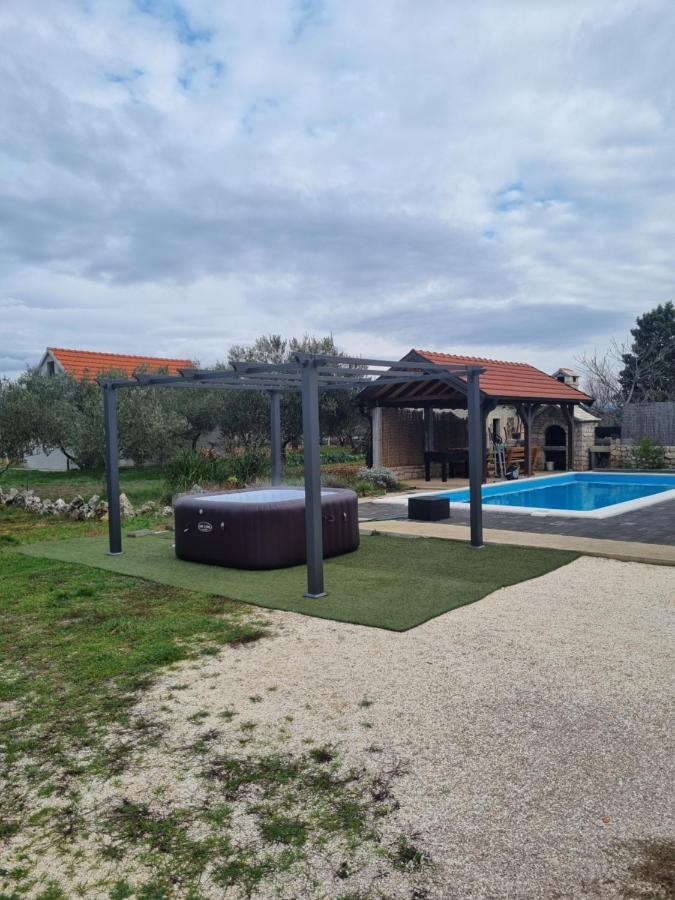 Olive Tree House With Jacuzzi, Wifi And 40M2 Pool Villa Siritovci ภายนอก รูปภาพ